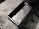 ティッシュ箱もぴったり収まるセンターフロアトレイ