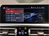【ⅰドライブナビゲーション】文字情報も鮮明に表示する高解像度カラーディスプレイを採用。視認性に優れた地図デザインと特徴的な建造物を目印にした描写表示で現在位置を把握できます。地図データの更新も可能です