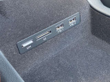 USB充電の他、AppleCarPlay、androidAutoにも対応しております。