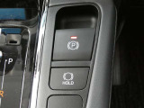 電動パーキングブレーキを搭載。スイッチ操作でパーキングブレーキを作動・解除することができるので操作の力が不要です。