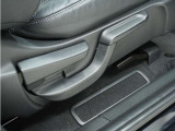 ◆シートハイトアジャスター◆運転席を上下に高さ調節ができます!運転ポジションを体格に合わせてシート調整できます。
