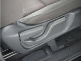◆シートハイトアジャスター◆運転席を上下に高さ調節ができます!運転ポジションを体格に合わせてシート調整できます。