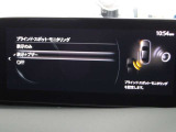 BSMは、車線変更時における運転者の後方確認を支援するシステムです。自車の後方から接近する車両を検知すると、接近表示灯(ミラーに設置)         と警報音で運転者に危険を知らせます。