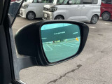 後側方衝突防止支援システムと後側方車両検知警報が付いています!車両の後ろ側方の死角に車が居る場合にドアミラーのランプが点灯し、注意を促して補正してくれます!車線変更などのときにとても便利ですね!