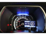 必要な情報をシンプルなメーター表示で、初めてのお車でもすぐに慣れます!