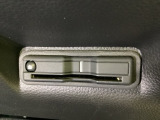ハンドルの右下にETCがついています。高速道路の料金所の通過も楽々です!。カードの取り出しもしやすい場所についています。
