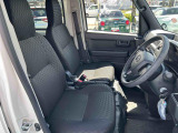 ゆったりとした運転席!運転しやすいレイアウト空間!