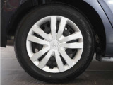 ◆純正ホイール装着車◆シンプルなデザインのホイールキャップ付きです。