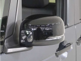 ◆ドアミラーウインカー◆ドアミラーにウインカーを装備しています。対向車に自身の進行方向を合図し安全に運転できます。