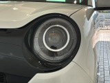 LEDヘッドライトは、点灯の瞬間から最大光量を発揮し、突然暗くなるトンネルなどでの安定感を高めます。