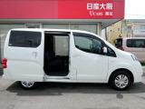 両側スライドドアで乗り降りも楽々!横からの荷物の出し入れも簡単。使い勝手も、乗降性もいい!後席ガラスにはプライバシーガラスを装備。