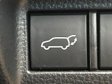 【パワーバックドア】スマートキーや運転席のボタンを押すだけでリアゲートが自動で開閉します!荷物を持っている時や、高い位置にあるバックドアを閉める際に便利な機能です♪