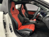 スポーツシートはサポートも良く長時間運転しても疲れません。