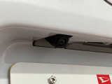 【バックカメラ】 対応モニターを装着することで、駐車時に車両後方の様子を見ることができます。