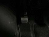 足踏み式パーキングブレーキです。