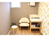 他の方に気を遣うことなくオムツの交換や授乳をしていただける個室をご用意しております。安心してご来店ください。