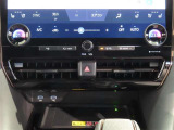 左右独立温度コントロールフルオートエアコンです。運転席、助手席それぞれで独立して温度設定ができます。冷え性の方が乗っても安心ですね♪