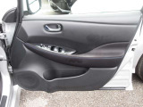 運転席ドア内張り画像です。