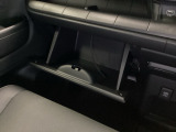【グローボックス】助手席の前にあるグローボックスです。小物の収納に便利です。