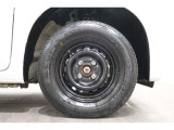 純正のスチールホイールが足元を飾ります!タイヤサイズは145/80R12 になります。
