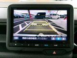バックカメラで後方を映すので車庫入れも安心