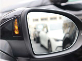 サイドアシストを搭載。後側方から接近する車両を検知し、安全な車線変更をサポートします。