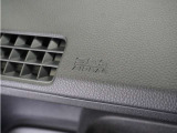 ◆助手席エアバッグ◆SRSエアバッグは、シートベルトだけでは防ぎきれない衝突時の衝撃から乗員を守るための安全装置。衝突時に瞬時に膨らみ、頭部や胸部がダッシュボードに直接衝突するのを防ぎます。