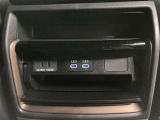 停電などの非常時には電源としても使える100V/1500Wコンセントを車内に設置。電気製品にも対応し、普段使いにもアウトドアでも大活躍!