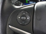 ◆オーディオリモコンスイッチ◆ハンドルにスイッチが装備されてます。視点をそらすことなく、ボリューム調整・オーディオソース切替・選曲が出来ます。安全運転しながら操作が可能になりました。