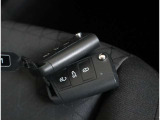 ■イモビライザー標準装備のエンジンキー 「イモビライザー」専用キー側のIDコードと車両側のIDコードを照合し、一致すればエンジンを始動させることができる盗難防止機能。