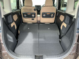 シートを倒してフルフラットに、長い荷物も楽々積み込めます。