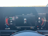 必要な情報をひと目で確認できる、見やすいメーターデザインを採用。運転中の視線移動を最小限に抑え、安全運転をサポートします。
