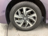 純正アルミホイールです。足元が引き立つので、車全体のイメージがアップしますよ!