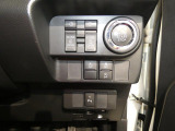 運転席から両側スライドドアの開閉ができるスイッチを装備。お子様や同乗者の乗り降りを、手元でスマートにサポートできます。