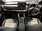 ラングラーからインスピレーションを受けたスッキリとしたダッシュボード。収納スペースも豊富にございます。