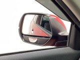 【サイドアンダーミラー】助手席側ドアミラーの下部についております。停車時・発進時などに車両左側の死角になった部分を確認するときに役立ちます。