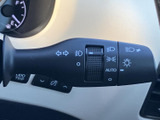 操作しやすいウインカーレバーで、安全な運転をサポートします。視認性の高いデザインです。