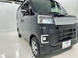 明るいライトが夜道を明るく照らしてくれます。 運転する上で、道路状況をいかに早く認識できるか重要なポイントです。 白色光が暗い道も明るく照らしてくれますよ。