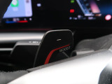 【BOOST】作動させると10秒間、自動でSPORT PLUSに切り替わり、ステアリングとダンパー特性がスポーティになります。さらにアクティブ・サウンド・デザインによって非常にダイナミックな走行を楽し