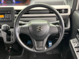 インテリアに合わせたデザインのステアリングは、運転される方のことも考え、運転しやすい形状、大きさです。是非一度、実際に触ってお確かめください。