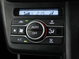 温度設定で車内を快適に保ってくれるオートエアコン
