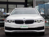 BMW在庫保有台数常時100台以上!ご来店の際はBMW本店(厚木市下荻野140-1)にご来店ください!弊社自慢の全天候型ショールーム!BMW在庫保有台数常時100台以上ございます!