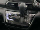 操作が簡単なシフトレバーですのでストレスなく運転が出来ますよ!