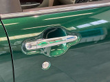 品質へのこだわり!フロアマットやシートなど車内をキレイに清掃し、ニオイや汚れなどを徹底的にクリーニングしてもらっております。室内はピカピカです☆