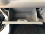 よく使うものが手を伸ばせばすぐ届く、機能面で充実した収納。