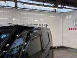 車内の換気には必需なドアバイザーです。特に、雨の日の換気に助かりますね。