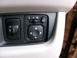 ドアミラーの鏡面の調節、格納は運転席からすべて操作できます!