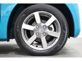 純正のアルミホイールが足元を飾りますタイヤサイズは55/65R14でございます!