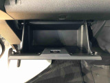 よく使うものが手を伸ばせばすぐ届く、機能面で充実した収納。