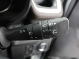 外の明るさに応じてライトを自動点灯・消灯してくれるオートライト付き♪